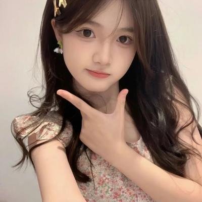 她比春色更怡人